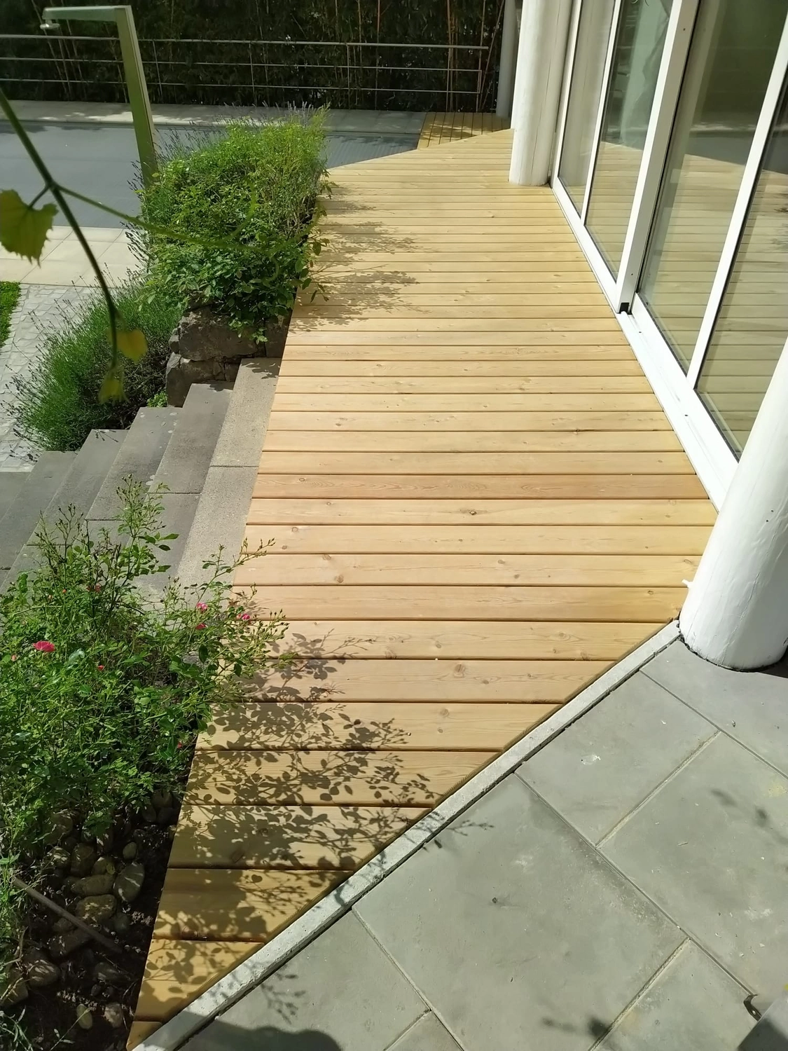 Wetter-Gebäudeschutz, Terrassenbau, Sanierungen, Außenanlagen, Gartengestaltung, Rückbau & Neugestaltung, Zaunbau Lärche, Einbauschrank, Hochbett, Handlauf, Dachsanierung, Baumspielhaus, Sebastian Kirsch, Handwerk